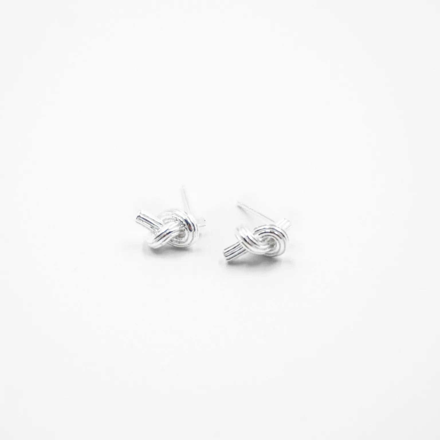 Aretes nudo plata