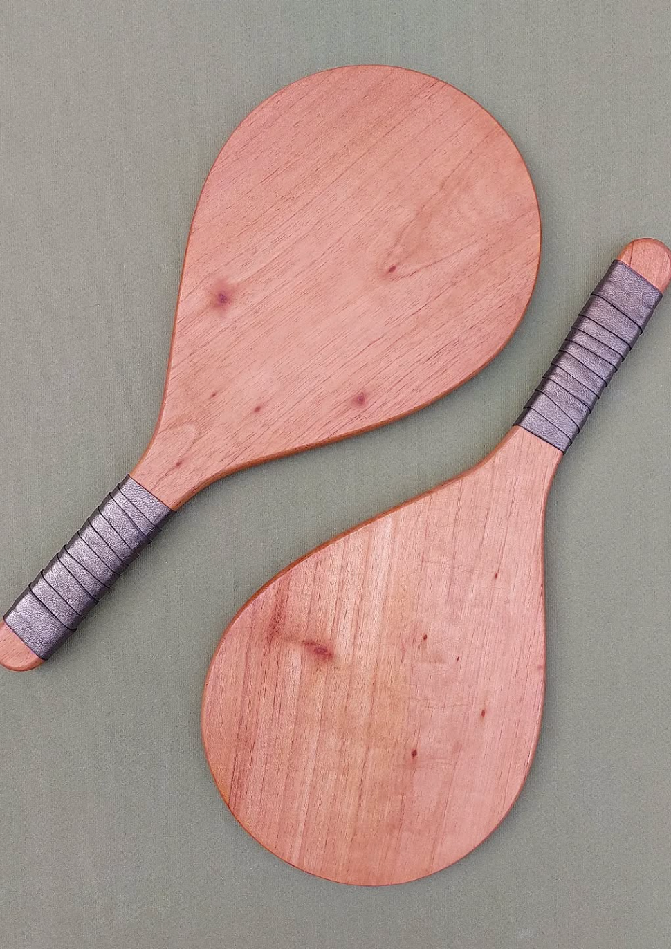 Set de Raquetas de Madera de Encino con 2 Pelotas