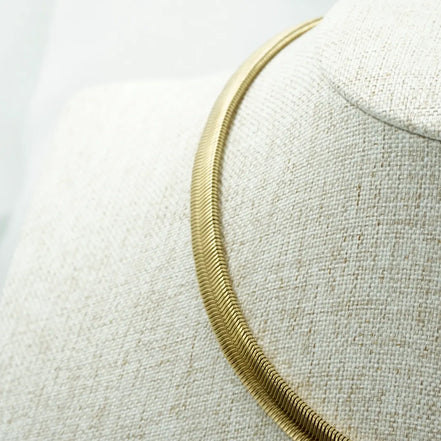 Collar esqueleto dorado