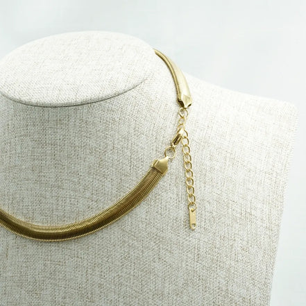 Collar esqueleto dorado