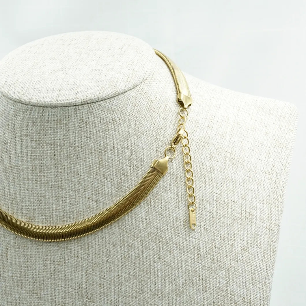 Collar esqueleto dorado