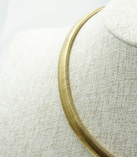 Collar esqueleto dorado
