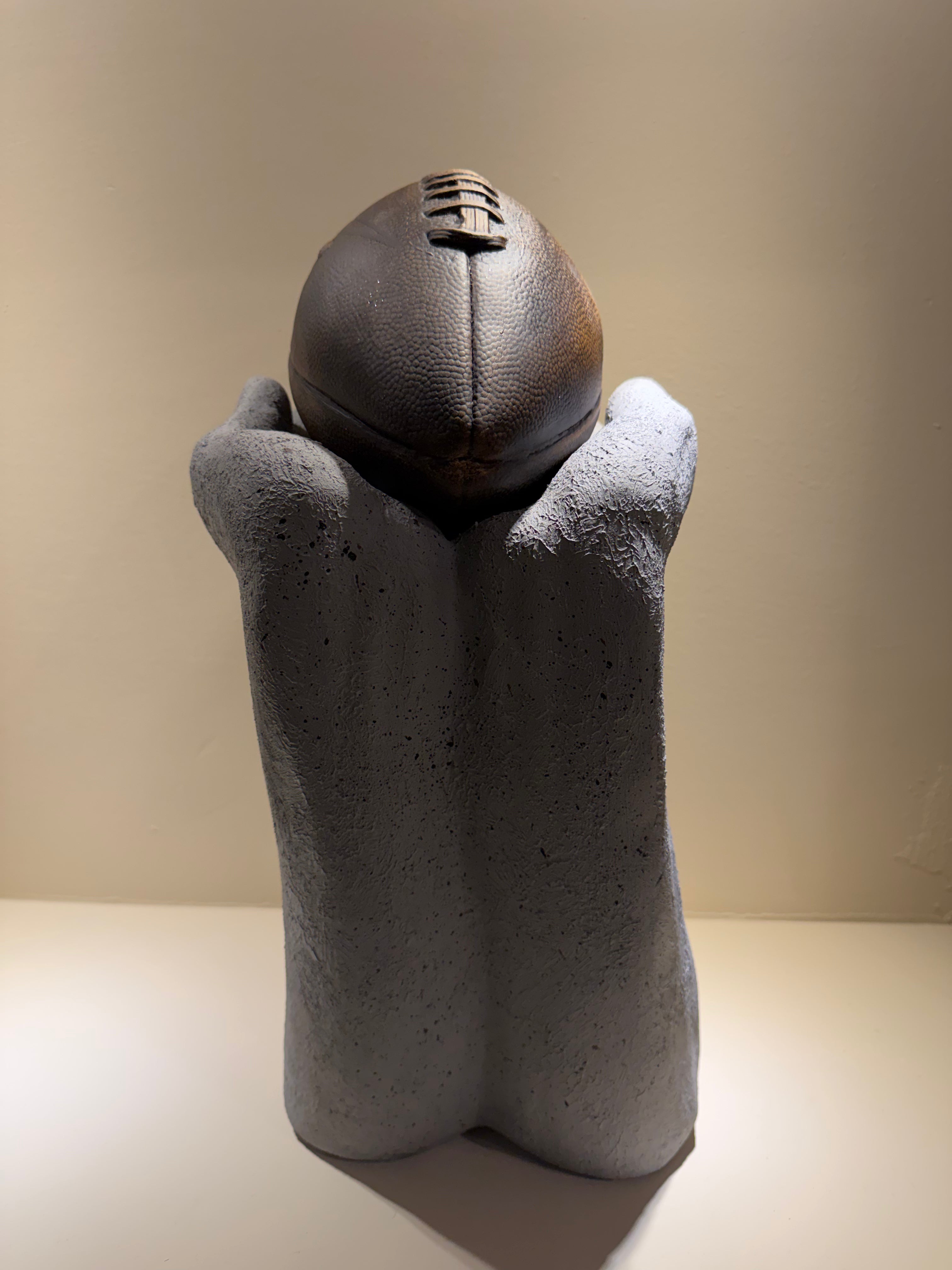 Escultura Manos Granito Gris