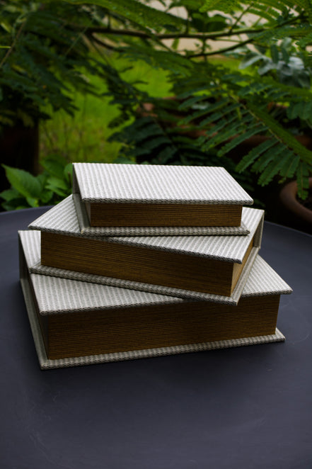 Caja de Libros Textura Piel Sintética Cream