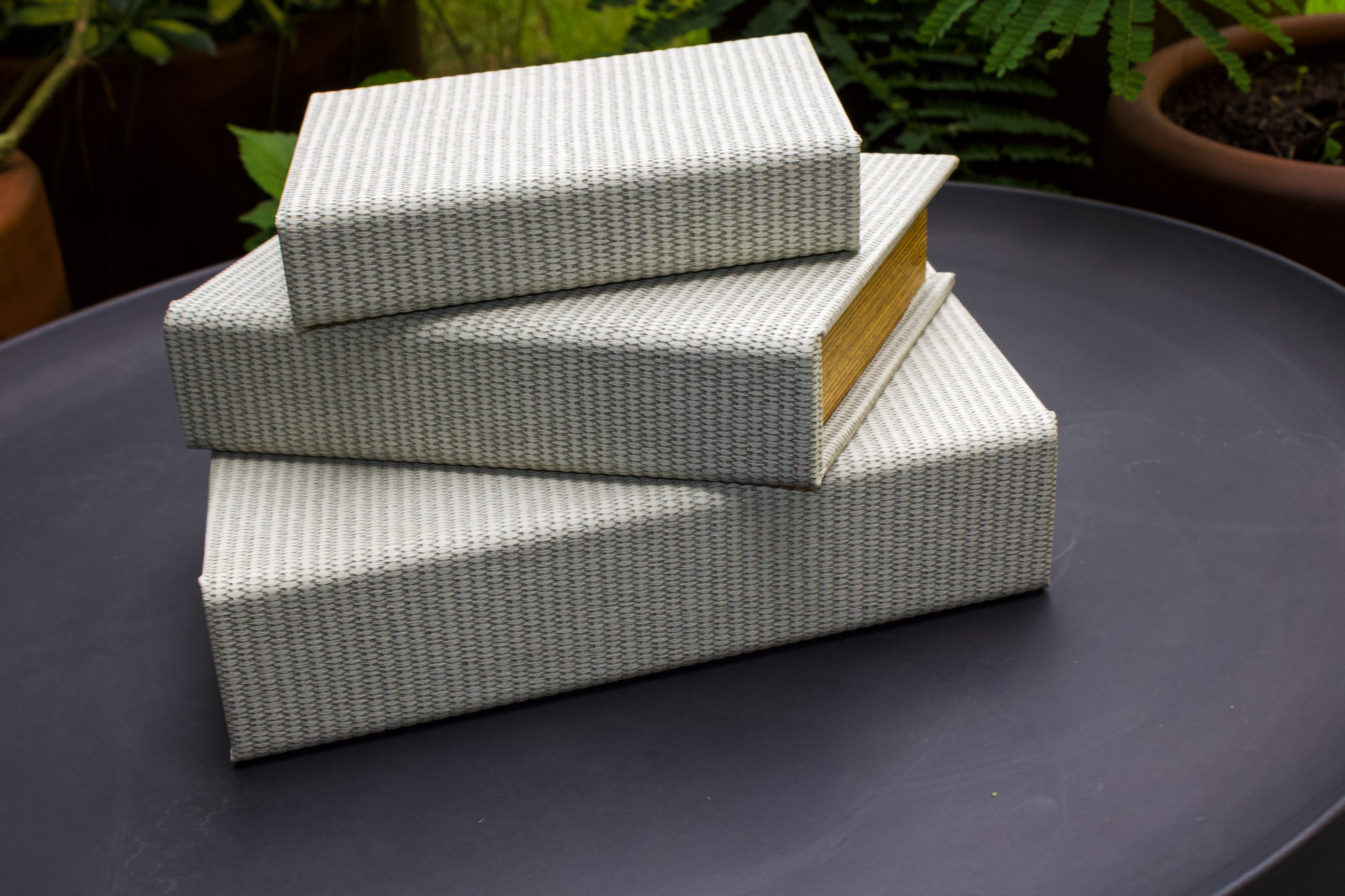 Caja de Libros Textura Piel Sintética Cream