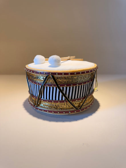 Tambor Navideño Blanco con Toques Rojos
