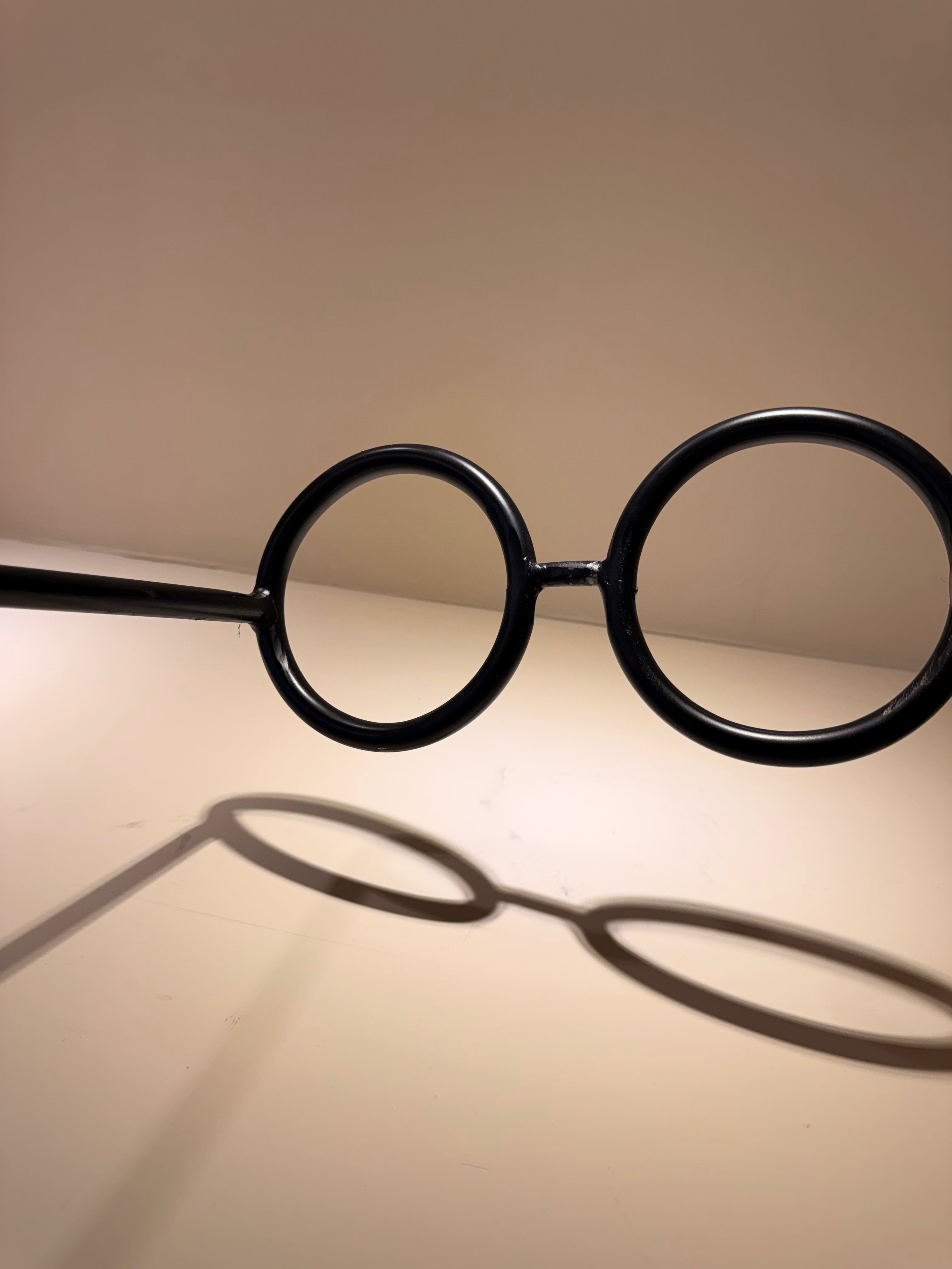 Lente Redondo Mega – Oro y Negro