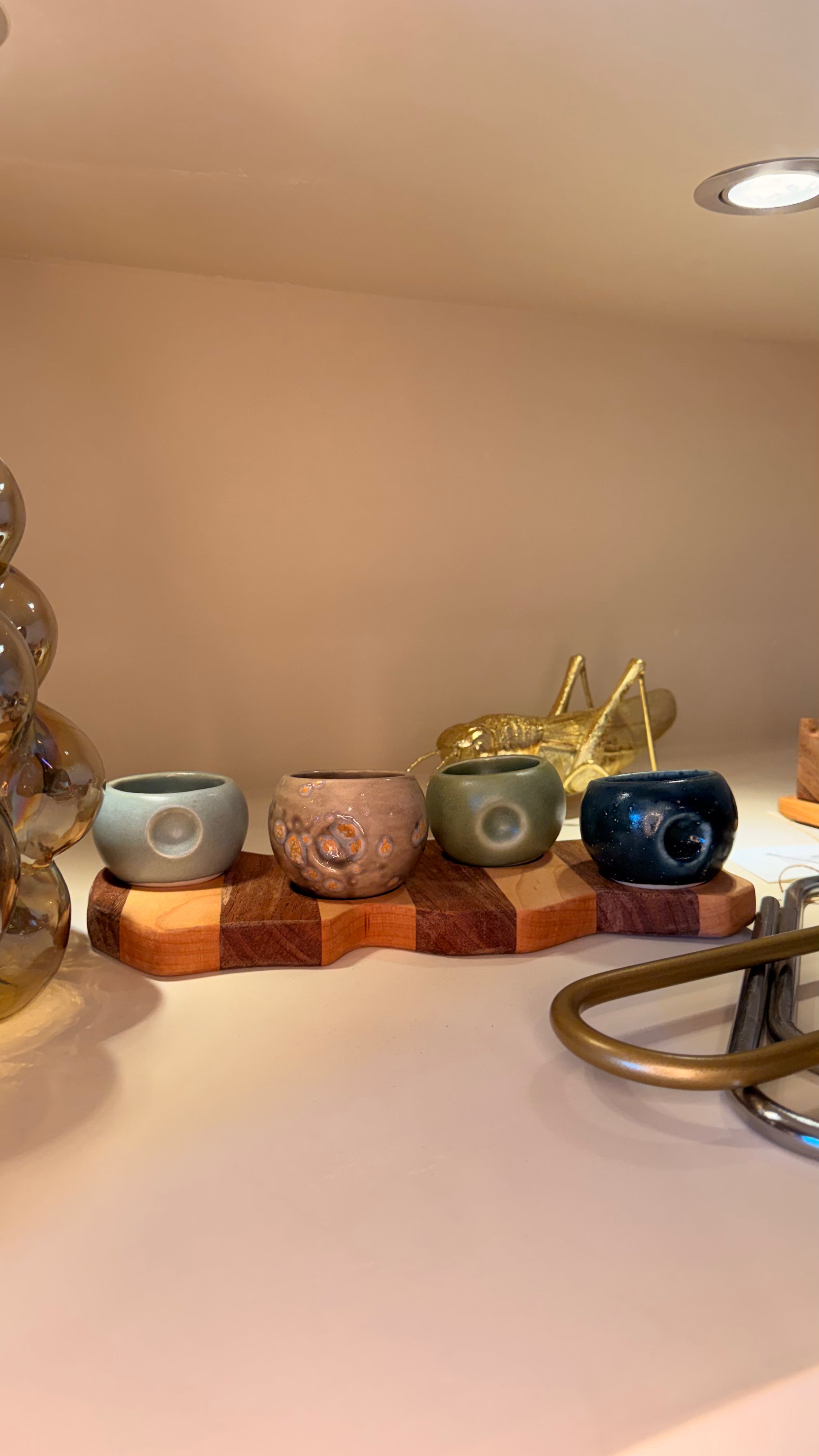 Bases mezcaleras hechas a mano en madera natural