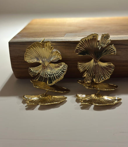 ARETES ESCALONADOS CON HOJAS