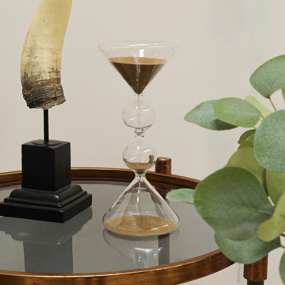 Reloj Decorativo de Vidrio con Arena Dorada