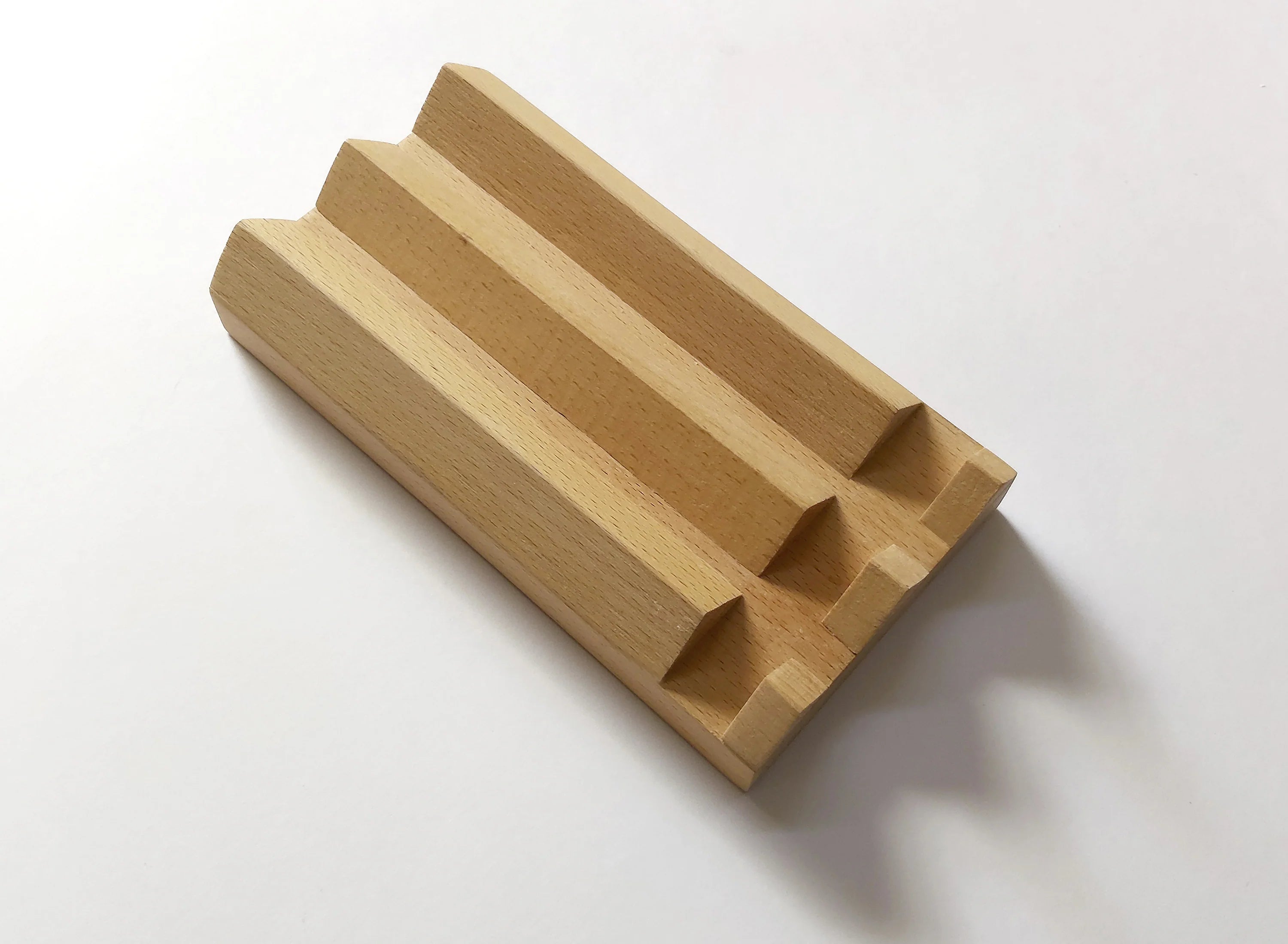 Exhibidor de Pluma y Celular de Madera