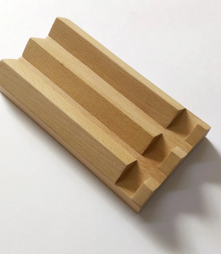 Exhibidor de Pluma y Celular de Madera